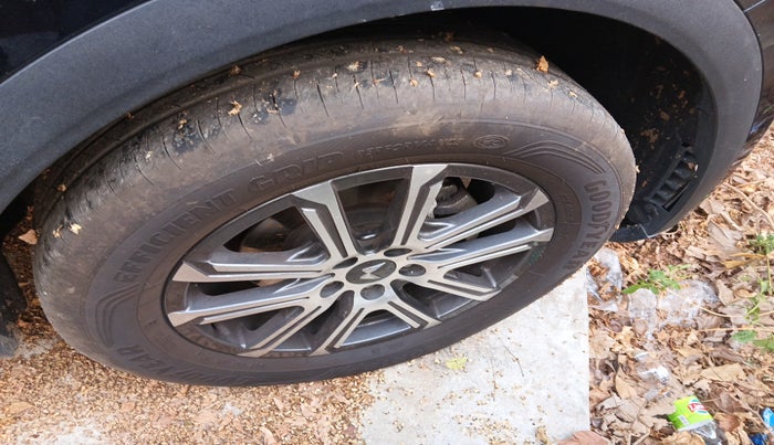 2023 Mahindra XUV700 AX 7 P MT 7 STR, Petrol, Manual, 17,389 km, tyre