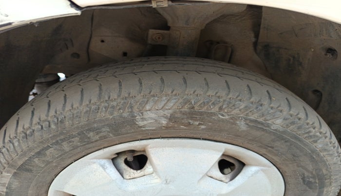 2012 Tata Indica Vista LX TDI, Diesel, Manual, 1,60,967 km, tyre