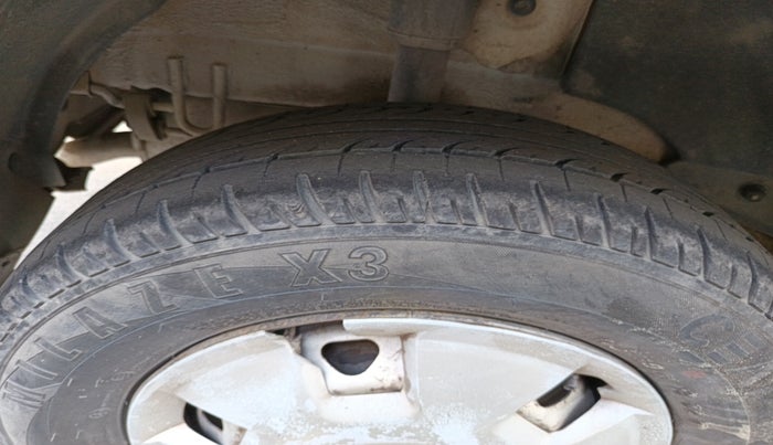 2012 Tata Indica Vista LX TDI, Diesel, Manual, 1,60,967 km, tyre