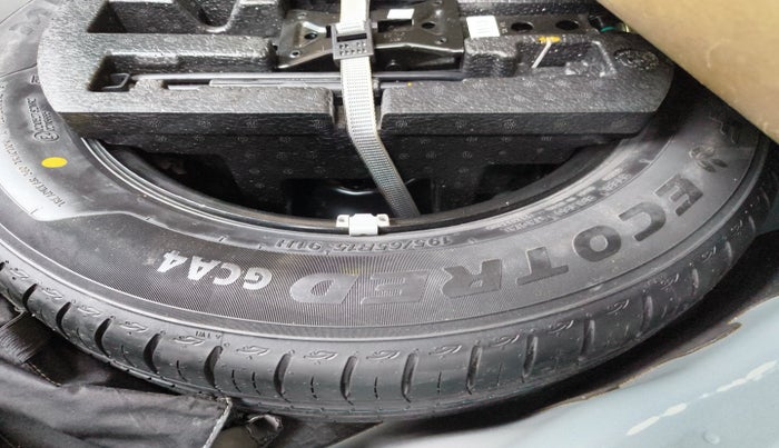 2023 Volkswagen VIRTUS TOPLINE TSI 1.0 AT, Petrol, Automatic, 40,622 km, tyre