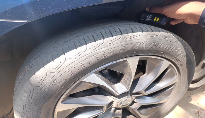 2020 Skoda Karoq STYLE 1.5 TSI AT, Petrol, Automatic, 1,06,214 km, tyre