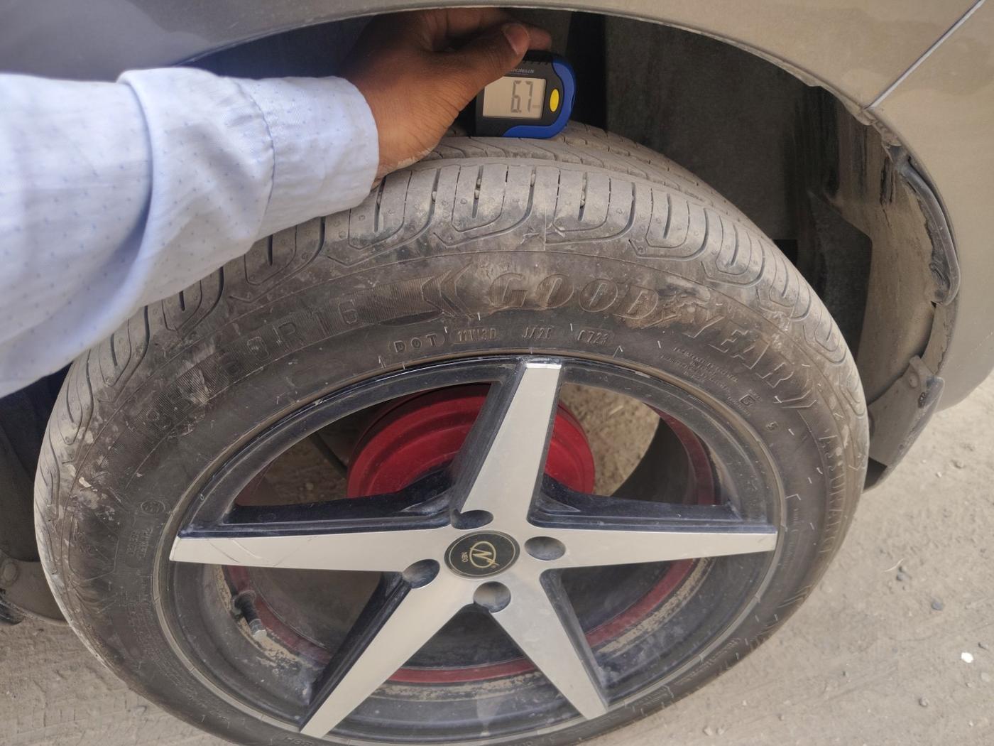 2019 Maruti Swift VXI AMT, Petrol, Automatic, 48,856 km, tyre