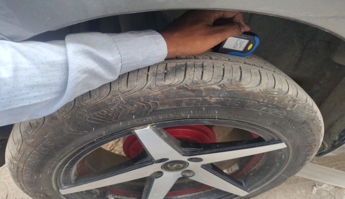 2019 Maruti Swift VXI AMT, Petrol, Automatic, 48,856 km, tyre