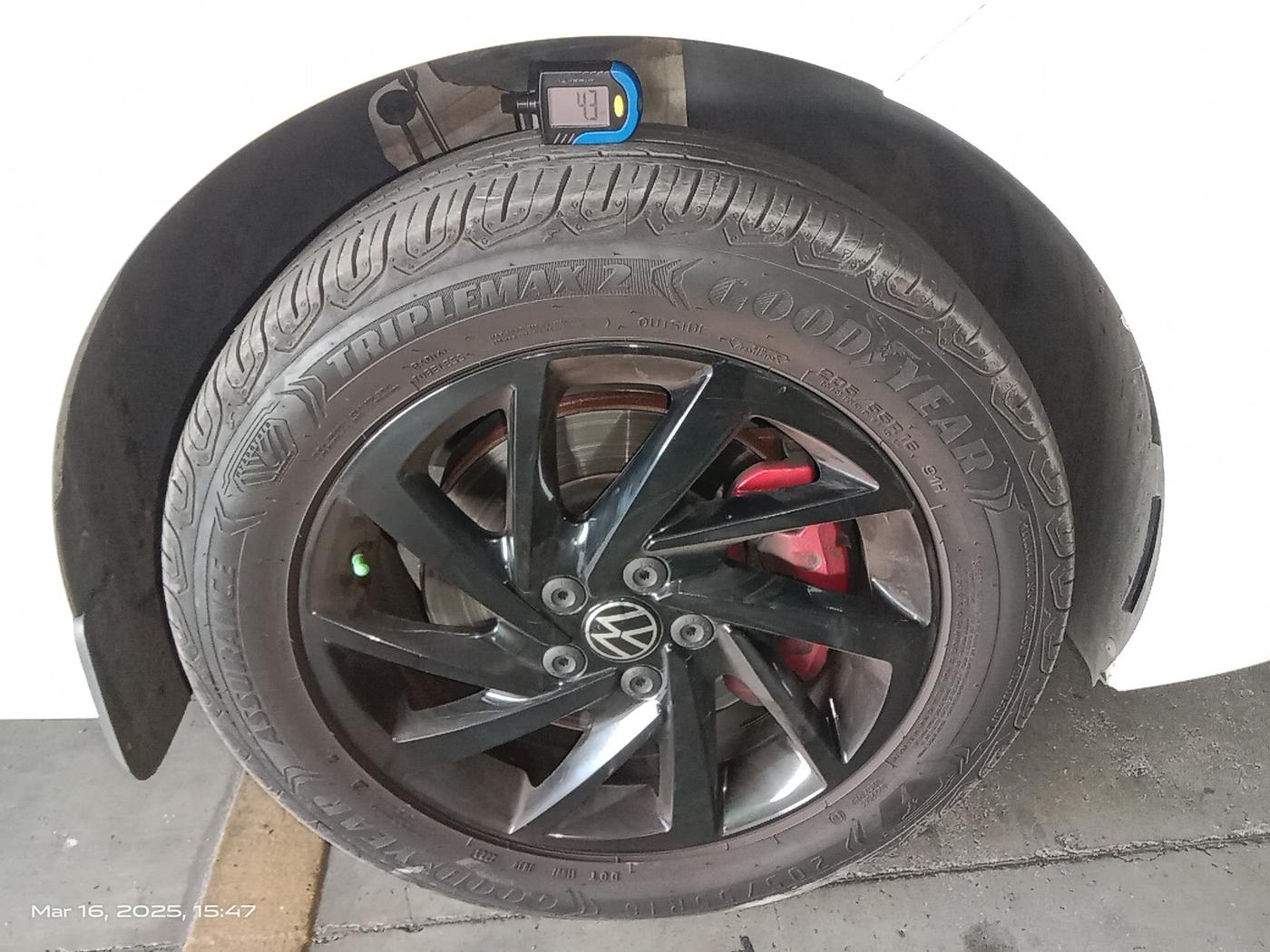 2023 Volkswagen VIRTUS GT PIUS 1.5 TSI, Petrol, Manual, 29,115 km, tyre