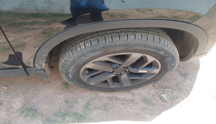 2023 Tata Harrier XZA + O 2.0L RED DARK EDITION 5 STR, Diesel, Automatic, 29,340 km, tyre