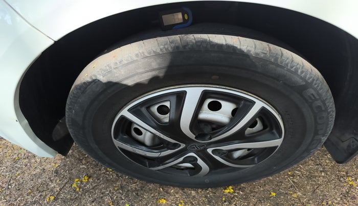 2022 Tata ALTROZ XE PLUS PETROL, Petrol, Manual, 31,052 km, tyre