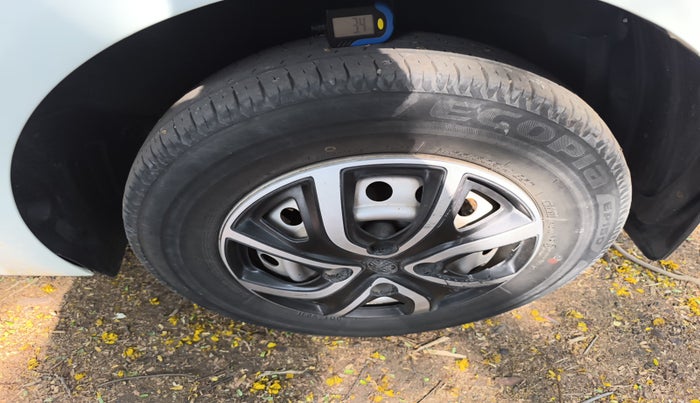 2022 Tata ALTROZ XE PLUS PETROL, Petrol, Manual, 31,052 km, tyre