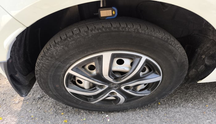 2022 Tata ALTROZ XE PLUS PETROL, Petrol, Manual, 31,052 km, tyre