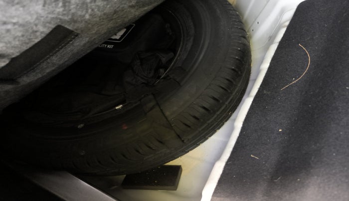 2022 Tata ALTROZ XE PLUS PETROL, Petrol, Manual, 31,052 km, tyre