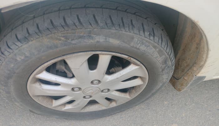 2013 Honda Amaze 1.5L I-DTEC VX, Diesel, Manual, 1,28,174 km, tyre