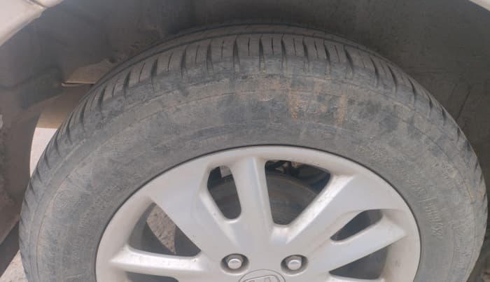 2013 Honda Amaze 1.5L I-DTEC VX, Diesel, Manual, 1,28,174 km, tyre