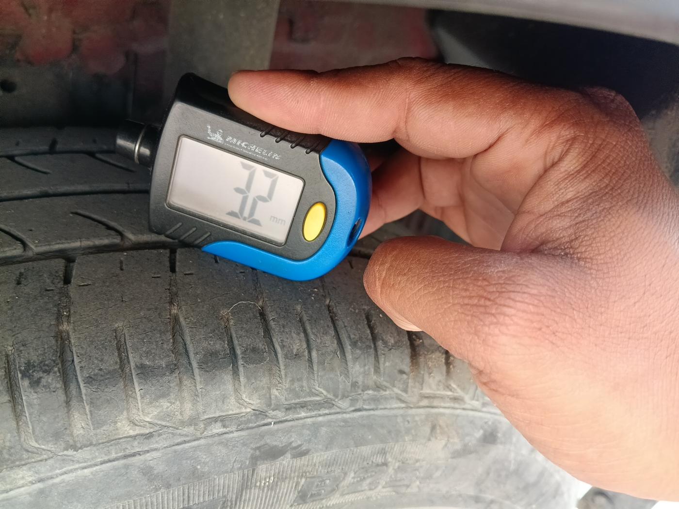 2018 Mahindra Kuv100 K2 TRIP D, Diesel, Manual, 1,36,022 km, tyre