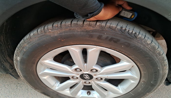 2018 Hyundai Creta SX 1.6 DIESEL, Diesel, Manual, 1,10,406 km, tyre