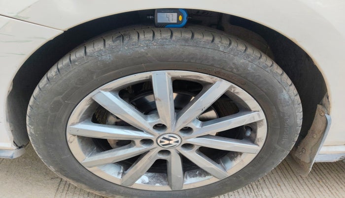 2021 Volkswagen Polo HIGHLINE PLUS 1.0, Petrol, Manual, 1,06,488 km, tyre