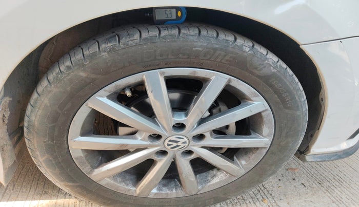 2021 Volkswagen Polo HIGHLINE PLUS 1.0, Petrol, Manual, 1,06,488 km, tyre