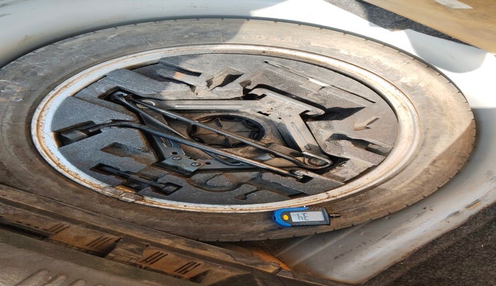 2021 Volkswagen Polo HIGHLINE PLUS 1.0, Petrol, Manual, 1,06,488 km, tyre