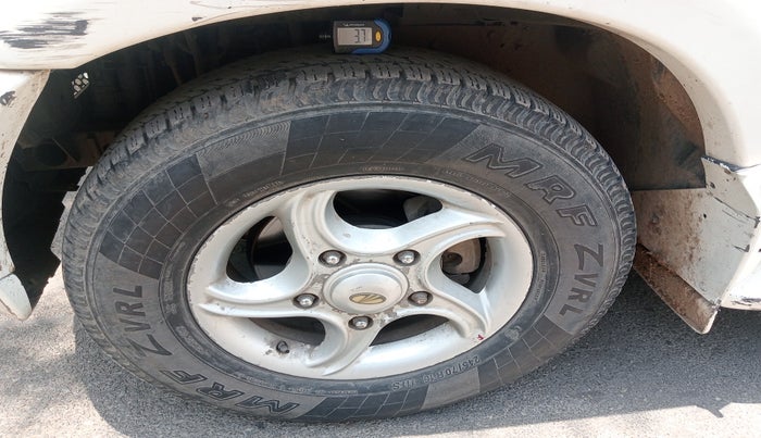 2010 Mahindra Scorpio VLX 2WD, Diesel, Manual, 2,24,404 km, tyre