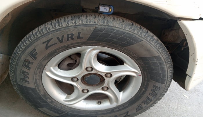 2010 Mahindra Scorpio VLX 2WD, Diesel, Manual, 2,24,404 km, tyre