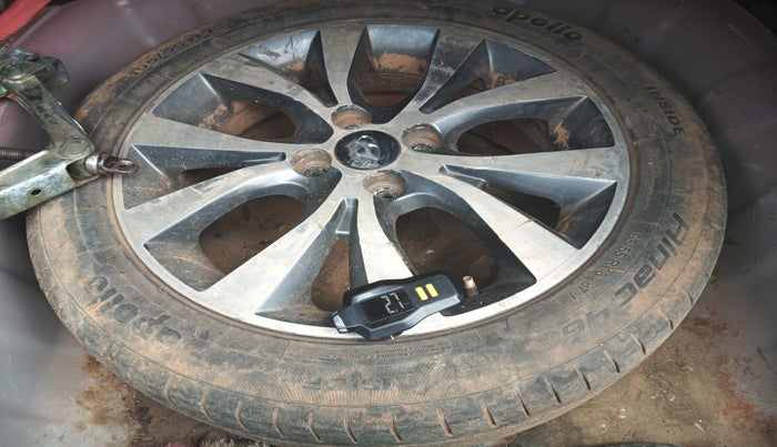 2013 Hyundai Verna FLUIDIC 1.6 CRDI SX, Diesel, Manual, 1,10,295 km, tyre