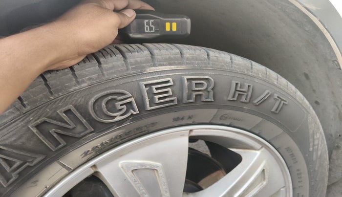2011 Mahindra XUV500 W8, Diesel, Manual, 1,34,249 km, tyre