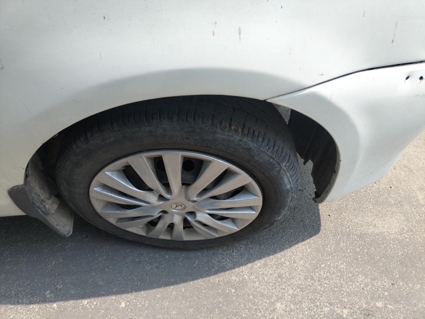 2014 Toyota Etios G, Petrol, Manual, 1,43,829 km, tyre