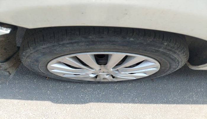 2014 Toyota Etios G, Petrol, Manual, 1,43,829 km, tyre