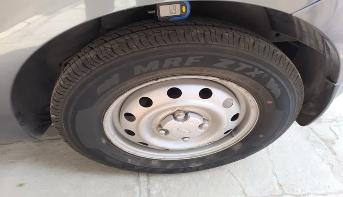 2013 Hyundai i10 ERA 1.1, Petrol, Manual, 60,144 km, tyre