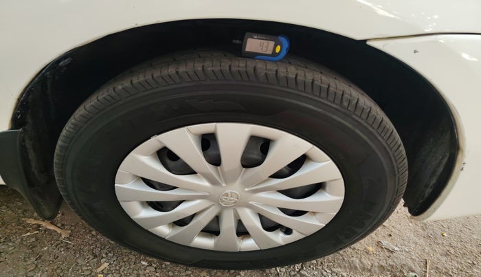 2013 Toyota Etios Liva G, Petrol, Manual, 1,68,908 km, tyre