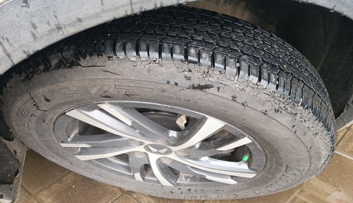 2022 Mahindra XUV700 AX 5 P MT 7 STR, Petrol, Manual, 90,521 km, tyre