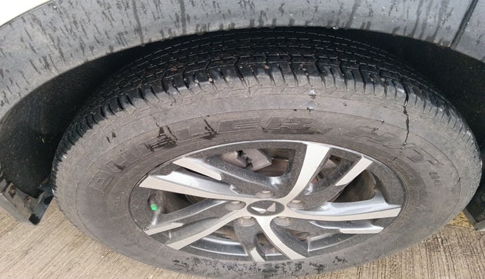 2022 Mahindra XUV700 AX 5 P MT 7 STR, Petrol, Manual, 90,521 km, tyre