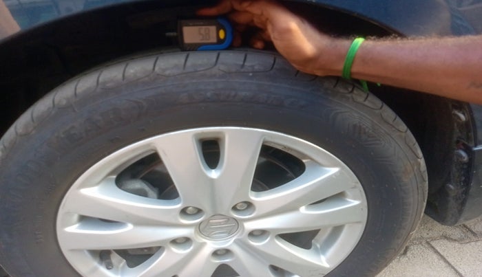 2017 Maruti Ertiga ZXI+, Petrol, Manual, 80,736 km, tyre