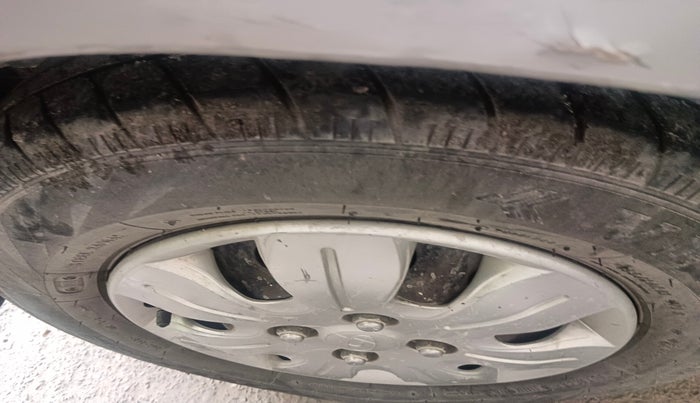 2010 Hyundai i10 SPORTZ 1.2, Petrol, Manual, 1,32,067 km, tyre