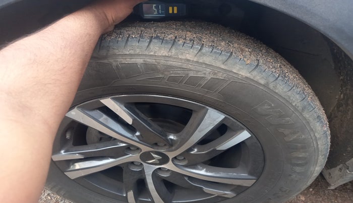 2024 Mahindra XUV700 MX D MT 5 STR, Diesel, Manual, 29,772 km, tyre