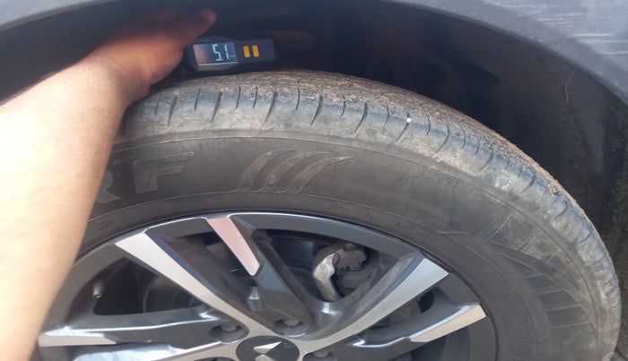 2024 Mahindra XUV700 MX D MT 5 STR, Diesel, Manual, 29,772 km, tyre