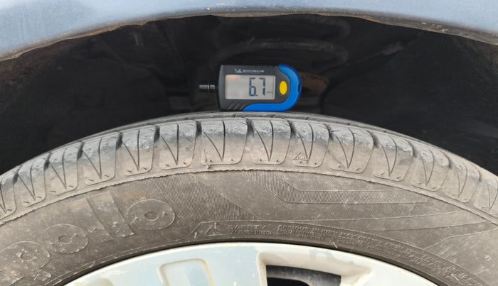 2011 Ford Fiesta EXI 1.4 DIESEL, Diesel, Manual, 1,15,000 km, tyre