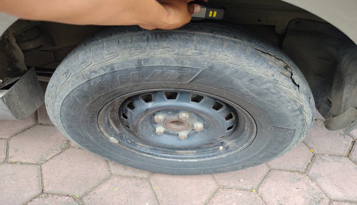 2010 Mahindra Xylo E4, Diesel, Manual, 1,15,214 km, tyre