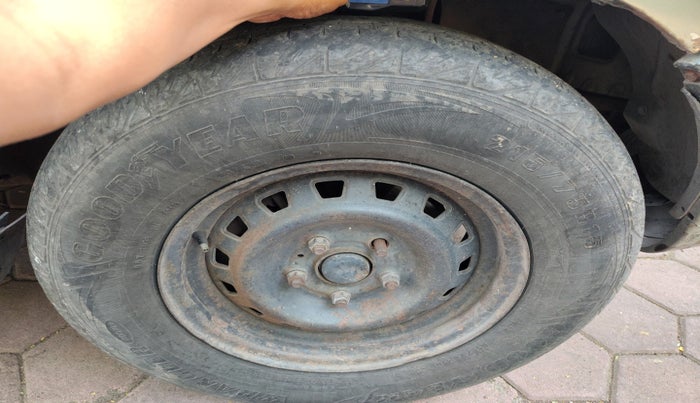 2010 Mahindra Xylo E4, Diesel, Manual, 1,15,214 km, tyre