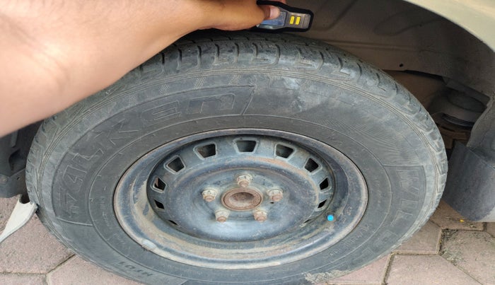 2010 Mahindra Xylo E4, Diesel, Manual, 1,15,214 km, tyre