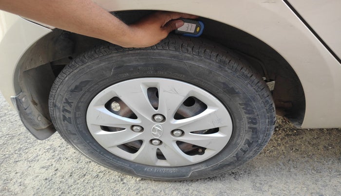 2010 Hyundai i10 MAGNA 1.2, Petrol, Manual, 1,20,071 km, tyre