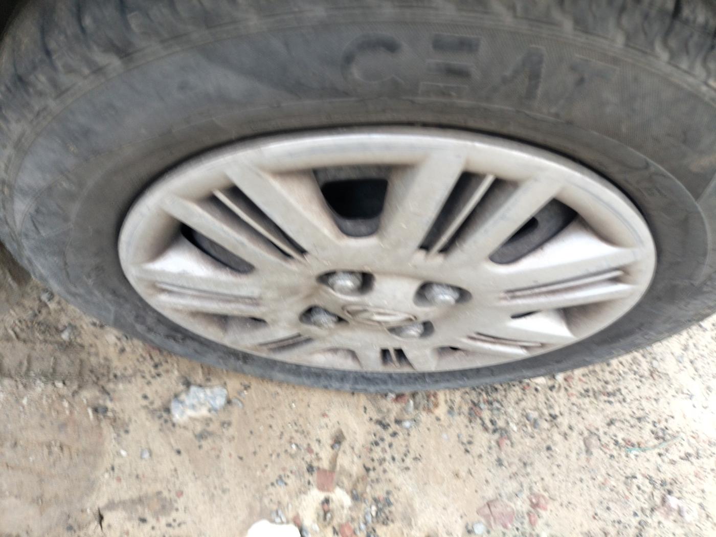 2011 Hyundai Santro Xing GLS PLUS AUDIO, Petrol, Manual, 91,674 km, tyre
