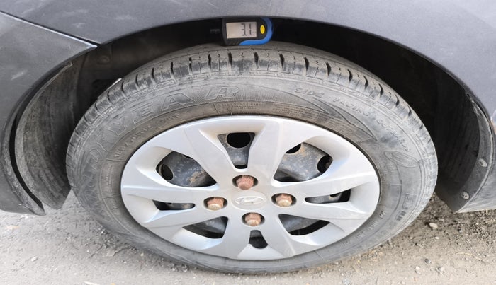 2017 Hyundai Eon MAGNA +, Petrol, Manual, 2,15,500 km, tyre