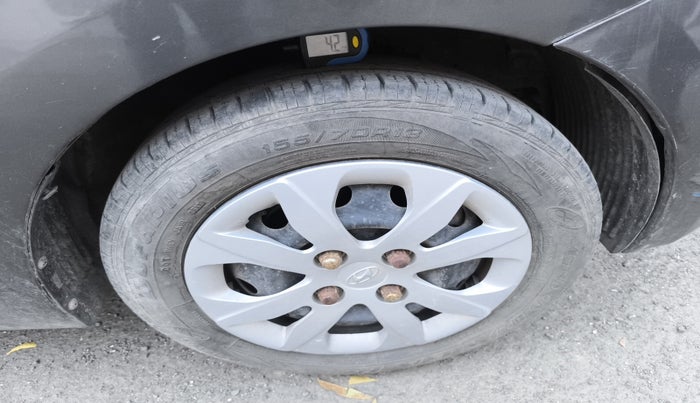 2017 Hyundai Eon MAGNA +, Petrol, Manual, 2,15,500 km, tyre