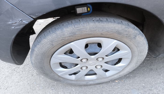 2017 Hyundai Eon MAGNA +, Petrol, Manual, 2,15,500 km, tyre