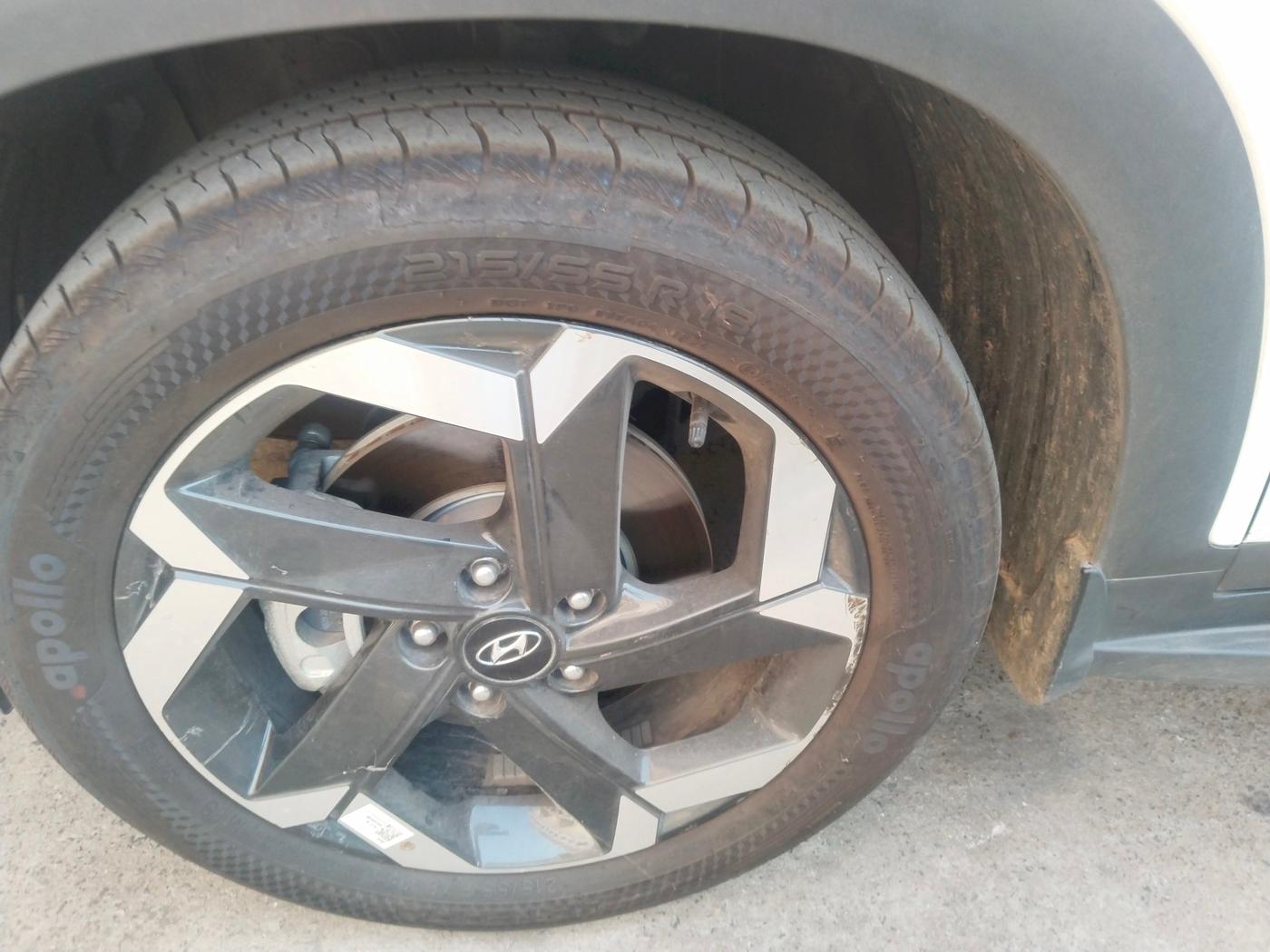2022 Hyundai ALCAZAR 2.0 SIGNATURE (O) AT 7STR, Petrol, Automatic, 13,454 km, tyre