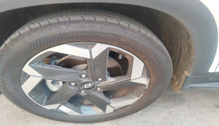 2022 Hyundai ALCAZAR 2.0 SIGNATURE (O) AT 7STR, Petrol, Automatic, 13,454 km, tyre