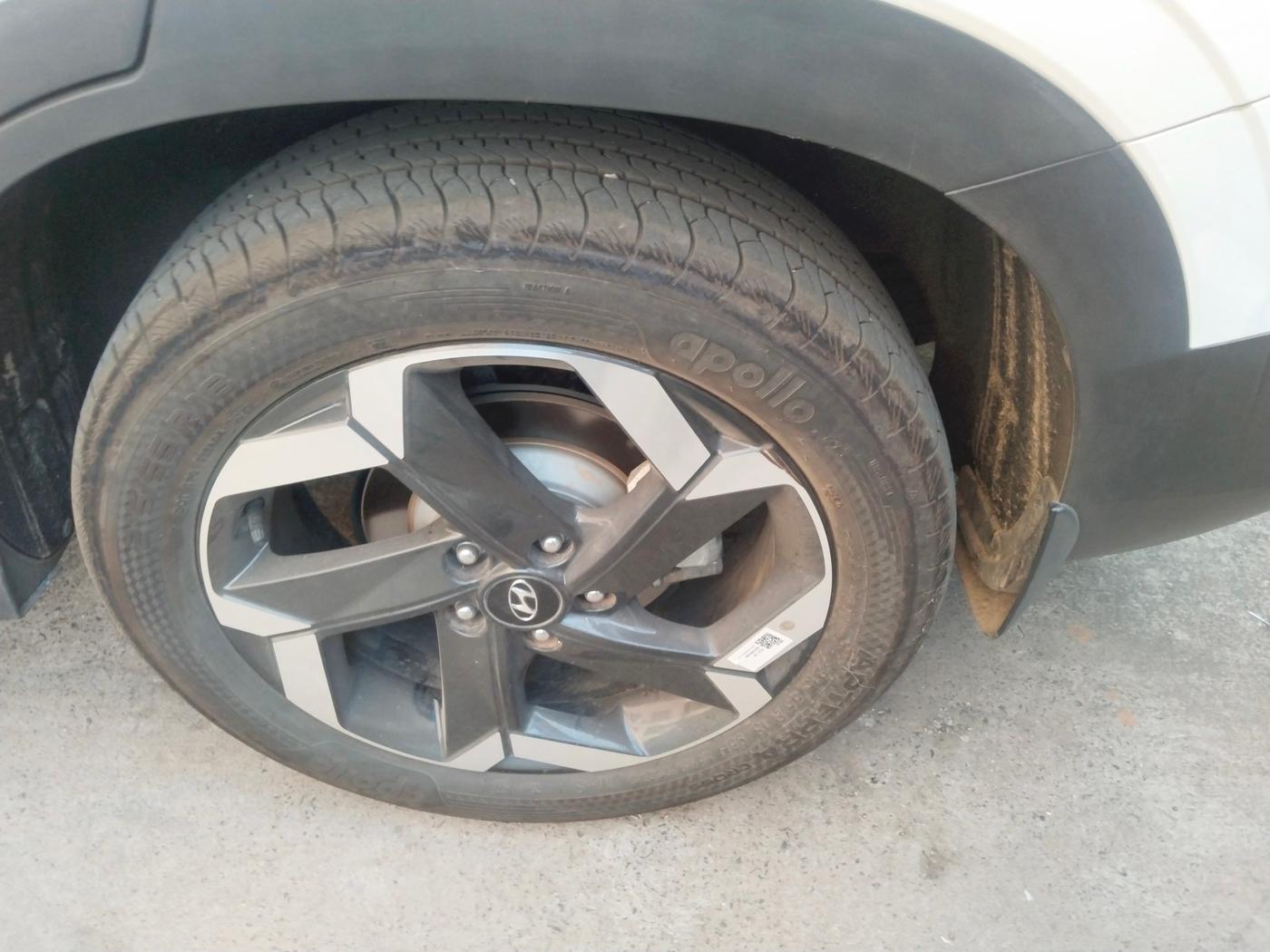 2022 Hyundai ALCAZAR 2.0 SIGNATURE (O) AT 7STR, Petrol, Automatic, 13,454 km, tyre