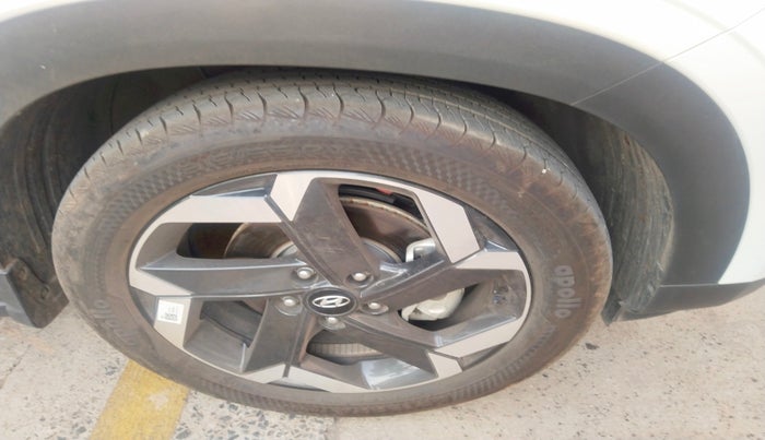 2022 Hyundai ALCAZAR 2.0 SIGNATURE (O) AT 7STR, Petrol, Automatic, 13,454 km, tyre