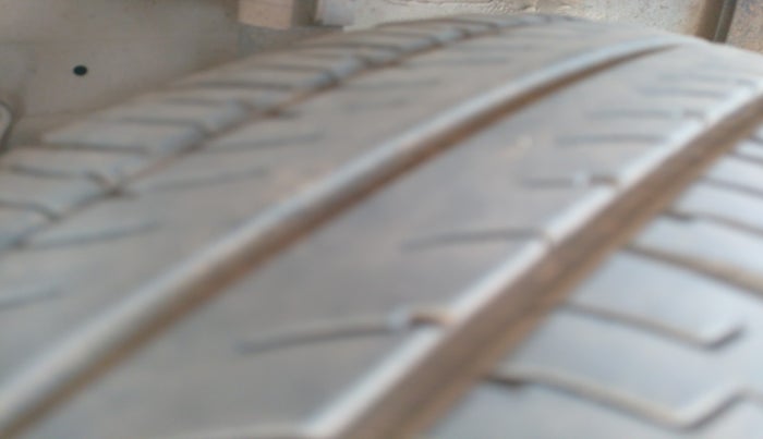 2012 Maruti Swift VDI, Diesel, Manual, 1,41,838 km, tyre