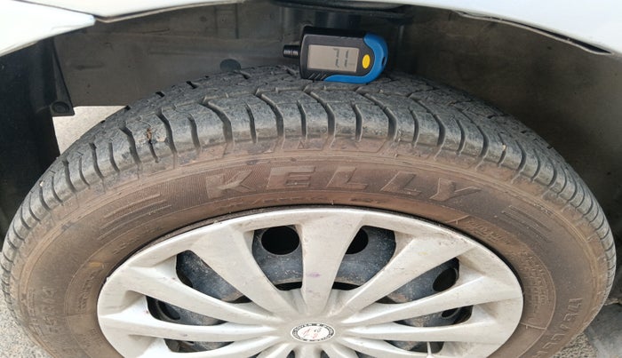 2011 Toyota Etios G, Petrol, Manual, 84,674 km, tyre