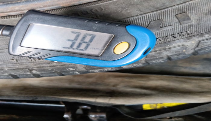 2011 Toyota Etios G, Petrol, Manual, 84,674 km, tyre